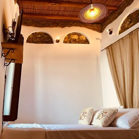 Rustic Retreat In Town